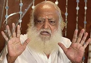 ആൾ ദൈവത്തിനെതിരെ മൊഴി കൊടുക്കാൻ ഇനി ആരെങ്കിലും കോടതിയിൽ പോകുമോ? ഇന്ത്യൻ നീതി വ്യവസ്ഥയെ ഇളഭ്യരാക്കി ആശാറാമിന്റെ ഗുണ്ടകളുടെ തേരോട്ടം; ആറാമത്തെ സാക്ഷിക്ക് നേരെയും വെടി വയ്പ്പ്