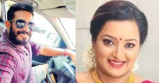 മദ്യപിച്ച് അമിത വേഗത്തിൽ കാറോടിച്ചതിന് സന്ദീപ് നായരെ പൊലീസ് പൊക്കിയത് കഴിഞ്ഞ മാസം; ഇറക്കിയത് പൊലീസ് ഓഫിസേഴ്സ് അസോസിയേഷൻ ജില്ലാ നേതാവ്: കൊച്ചിയിലേക്ക് സ്ഥിരമായി യാത്ര നടത്താറുണ്ടായിരുന്ന പൊലീസ് ഉന്നതനും നിരീക്ഷണത്തിൽ