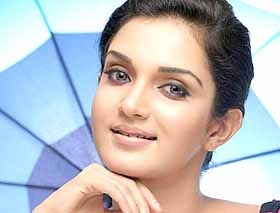 ജീവിതത്തിൽ ഞാനും അത്യാവശ്യം ബോൾഡാണ്; എനിക്കു പ്രശ്നം വരുന്ന കാര്യങ്ങളിൽ നോ പറയാൻ മടിയില്ല; ഫേസ്ബുക്കിലുള്ളതു താനല്ലെന്നു നടി ഹണി റോസ് മറുനാടൻ മലയാളിയോട്