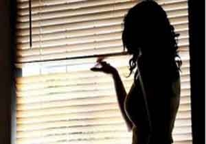 കേരളത്തെ വലയിലാക്കി ഹണിട്രാപ്പ്; തട്ടിയെടുക്കുന്നത് ലക്ഷങ്ങൾ, ഇരകളാകുന്നത് പ്രൊഫഷണൽ മുതൽ വീട്ടമ്മമാർ വരെ; തട്ടിപ്പ് സ്ത്രീകളുടേതടക്കം സ്വകാര്യ വീഡിയോകളും ചിത്രങ്ങളും കൈവശപ്പെടുത്തി