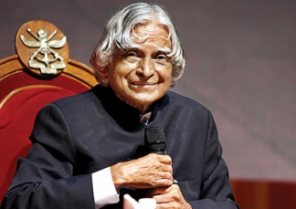 കലാമിന്റെ അന്ത്യാഭിലാഷത്തിന് വിലകൽപ്പിച്ചു കേരളം; ഇന്ന് വിദ്യാഭ്യാസ സ്ഥാപനങ്ങൾക്കോ സർക്കാർ ഓഫീസുകൾക്കോ അവധിയില്ല; സിബിഎസ്ഇ സ്കൂളുകൾക്ക് അവധി; രാജകീയ വിടവാങ്ങൽ നാളെ ജന്മദേശമായ രാമേശ്വരത്ത്: ആദരാജ്ഞലികൾ അർപ്പിക്കാൻ ലോകം ഒരുമിക്കും