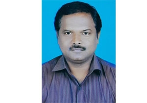 ഡയാലിസിസ് കഴിഞ്ഞ് മടങ്ങിയത് അനുജനൊപ്പം; കല്ലിൽ കയറി മറിഞ്ഞ സ്കൂട്ടറിൽ നിന്ന് വീണപ്പോൾ ശാരീരികാസ്വാസ്ഥ്യം; ആശുപത്രിയിലേക്കുള്ള വഴി മധ്യേ മധ്യവയസ്കൻ മരിച്ചു
