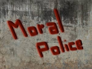 ഭാര്യക്കൊപ്പം കോഴ്സു പഠിക്കാൻ പോയ പ്രവാസി മലയാളി പെൺവാണിഭം നടത്തുന്നുവെന്നു സംശയിച്ചു തടഞ്ഞുനിർത്തി ആക്രമിച്ചു; സദാചാര ഗുണ്ടകളെ പിടികൂടി ശ്രീകണ്ഠാപുരം പൊലീസ്