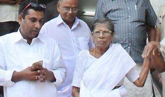 രണ്ടു പതിറ്റാണ്ടിനുശേഷം കെ ആർ ഗൗരിയമ്മ വീണ്ടും എ കെ ജി സെന്ററിൽ; അരൂർ അടക്കം അഞ്ചു സീറ്റ് ജെഎസ്എസിനു തരണമെന്ന് സിപിഎം നേതാക്കളോട് ഗൗരിയമ്മ