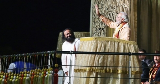 ശ്രീ ശ്രീ രവിശങ്കറും 'പാലം കടന്നപ്പോൾ കൂരായണ' തന്നെ; സംസ്കാരികോത്സവം കഴിഞ്ഞപ്പോൾ പിഴയടയ്ക്കാനില്ലെന്ന് ആർട് ഓഫ് ലിവിങ് സ്ഥാപകൻ; അടച്ച തുക നഷ്ടപരിഹാരമായി കണക്കാക്കിക്കോളാനും ഹരിത ട്രിബ്യൂണലിനോടു രവിശങ്കർ