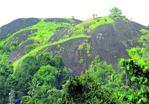 സഹപാഠികളുമായി ക്ലാസ് കട്ട് ചെയ്ത് മലമുകളിൽ എത്തി; കഞ്ചാവടിച്ച് പെൺകുട്ടികൾ കറങ്ങി വീണപ്പോൾ ആൺകുട്ടികൾ മുങ്ങി; പത്തനംതിട്ടയിലെ ചുട്ടിപ്പാറയിൽ നിന്നും ആറു പെൺകുട്ടികളെ രക്ഷിച്ചത് ഫയർ ഫോഴ്സ്