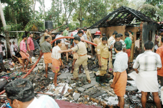 ചേർത്തലയിൽ പടക്കം സൂക്ഷിച്ചിരുന്ന വീട്ടിൽ സ്ഫോടനം; ഉടമയുൾപ്പെടെ രണ്ടുപേർ മരിച്ചു