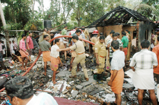 ചേർത്തലയിൽ പടക്കം സൂക്ഷിച്ചിരുന്ന വീട്ടിൽ സ്‌ഫോടനം; ഉടമയുൾപ്പെടെ രണ്ടുപേർ മരിച്ചു