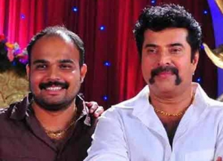 മമ്മൂട്ടിയെന്ന മഹാനടന്റെ പേരുച്ചരിക്കാൻ പോലും തനിക്കു യോഗ്യതയില്ല; മെഗാതാരവുമൊത്തുള്ള സിനിമ വൈകുന്നതു മികച്ച കഥാപാത്രം ലഭിക്കാത്തതിനാൽ: വ്യാജ പ്രചാരണങ്ങൾക്കെതിരെ സംവിധായകൻ വൈശാഖ് ഫേസ്ബുക്കിൽ