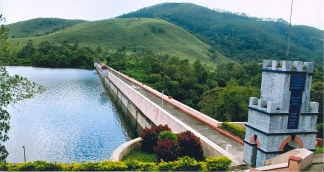 സ്വന്തം അണക്കെട്ടിന് മേൽ യാതൊരു അവകാശവും ഇല്ലാതെ കേരളം; ജലനിരപ്പ് 152 അടിയാക്കി ഉയർത്താൻ പ്രമേയം പാസാക്കി തമിഴ്‌നാട്; ആശങ്കപ്പെടേണ്ടെന്ന പതിവ് പല്ലവിയുമായി നേതാക്കൾ; എവിടെപോയി ഒളിക്കണമെന്ന് അറിയാതെ  മുല്ലപ്പെരിയാർ താഴ്‌വര