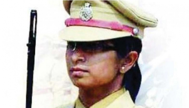 എറണാകുളത്തെ രഹസ്യങ്ങൾ തേടി ഇനി വനിതാ പൊലീസും; വനിതകളുടെ സാന്നിധ്യം തീരെയില്ലാത്ത രഹസ്യ പൊലീസിൽ പരീക്ഷണാടിസ്ഥാനത്തിൽ നിയമിച്ചിരിക്കുന്നത് മൂന്ന് വനിതാ പൊലീസുകാരെ: രഹസ്യ പൊലീസാകാൻ സ്ത്രീകളെ തിരഞ്ഞെടുത്തത് താൽപ്പര്യമറിയിച്ച ഉദ്യോഗസ്ഥരിൽ നിന്നും ഇന്റർവ്യൂ നടത്തി