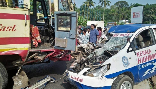 മുഖ്യമന്ത്രിയുടെ അകമ്പടി വാഹനം സൂപ്പർ ഫാസ്റ്റ് ബസുമായി കൂട്ടിയിടിച്ചു; നാലുപൊലീസുകാർക്ക് പരുക്ക്