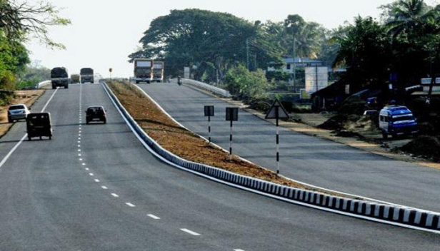 തലസ്ഥാനത്തു നിന്നും കൊല്ലം വഴിയുള്ള ഭീകരയാത്രയ്ക്ക് ഇനിയെങ്കിലും അന്ത്യമാകുമോ?ഉന്നത സമ്മർദം മൂലം നീണ്ടു നീണ്ടു പോയ ദേശീയപാത വികസനത്തിനു ഒടുവിൽ ഉത്തരവായി; 45 മീറ്റർ വീതിയിൽ തിരുവനന്തപുരം മുതൽ ഓച്ചിറ വരെ റോഡിന് വീതി കൂട്ടും