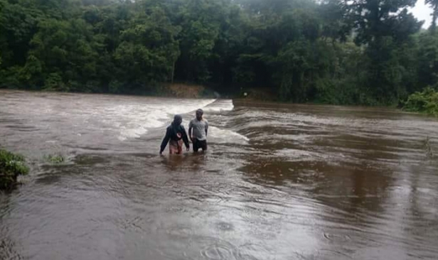 കനത്ത മഴമൂലം പൂയംകൂട്ടി മണികണ്ഠൻചാൽ ചപ്പാത്ത് വെള്ളത്തിനടിയിൽ; ആദിവാസി-കുടിയേറ്റ മേഖലകൾ ഒറ്റപ്പെട്ടു; ആയിരത്തോളം കുടുമ്പങ്ങൾ ദുരിതക്കയത്തിൽ; ഊരുകളിൽ നിന്നും പണിക്കു പോയവരെ കുറിച്ചറിയാതെ ബന്ധുക്കൾ ആശങ്കയിൽ