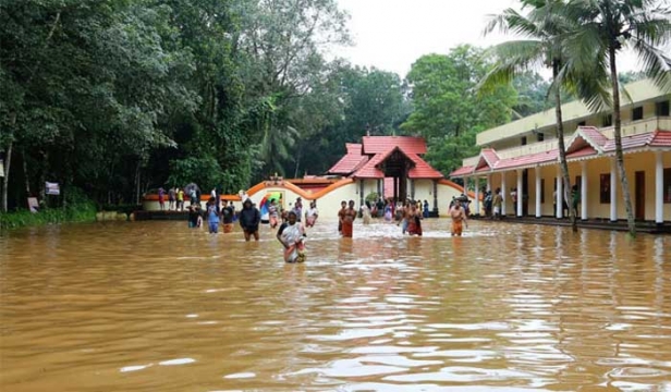 കനത്ത മഴയിൽ സംസ്ഥാനത്ത് പത്ത് മരണം; പത്തനംതിട്ട, കോട്ടയം, എറണാകുളം ജില്ലകളിലെ വിദ്യാഭ്യാസ സ്ഥാപനങ്ങൾക്ക് നാളെ അവധി; ആലപ്പുഴയിൽ അമ്പലപ്പുഴ, ചേർത്തല, കുട്ടനാട്, കാർത്തികപ്പള്ളി താലൂക്കുകളിലെ വിദ്യാഭ്യാസ സ്ഥാപനങ്ങളും അവധി പ്രഖ്യാപിച്ചു; എം ജി സർവ്വകലാശാല നാളെ നടത്താനിരുന്ന എല്ലാ പരീക്ഷകളും മാറ്റിവെച്ചു