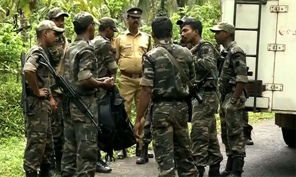 എണീറ്റു നിൽക്കാൻ ത്രാണിയില്ലാത്ത ഏഴു മാവോകളെയും ഒരു കുമ്പിടിയെയും പിടിക്കാൻ എഴുന്നൂറൂ പൊലീസ് തടിയന്മാരും ഒരു ഭരണകൂടം മുഴുവനും; പാടിനടക്കാൻ മുത്തശി പത്രമുണ്ടെങ്കിൽ എന്തുമാവാം