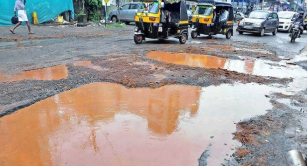 യാത്രകൾ ഒഴിവാക്കണമെന്ന് അഭ്യർത്ഥന; എം.സി റോഡ് ഉൾപ്പെടെ പ്രധാന റോഡുകളിൽ വെള്ളം കയറി; ആലുവയിലേയും നോർത്ത് പരവൂറിലേയും കളമശേരിയിലേയും അങ്കമാലിയിലേയും യാത്ര ഒഴിവാക്കേണ്ട റോഡുകളുടെ പട്ടിക ഇങ്ങനെ