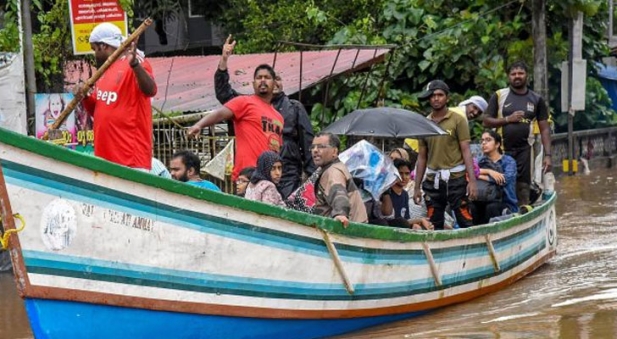 പ്രളയത്തിൽ രക്ഷാപ്രവർത്തനം നടത്തുന്നതിനിടയിൽ തകർന്ന വള്ളങ്ങളുടെ അറ്റകുറ്റപണിക്കായി 2.50 കോടി; 466 വള്ളങ്ങളുടെ അറ്റകുറ്റ പണി നടത്തും ; മത്സ്യത്തൊഴിലാളികളെ കൈവിടാതെ മേഴ്സിക്കുട്ടിയമ്മ