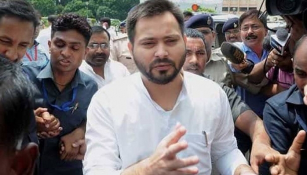 റെയിൽവേ അഴിമതി: ലാലുവിന്റെ ഭാര്യ റായ്ബറി ദേവിക്കും മകൻ തേജസ്വി യാദവിനും ജാമ്യം; കാലിത്തീറ്റ കുംഭകോണക്കേസിൽ പരോൾ തീർന്ന ലാലു തിരിച്ച് ജയിലിലെത്തി