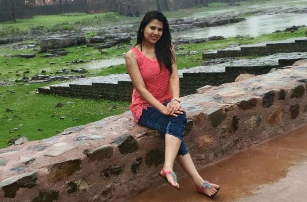 വിവാഹാഭ്യർഥന നിരസിച്ച പെൺകുട്ടിയ യുവാവ് വെട്ടിക്കൊലപ്പെടുത്തി; സ്വകാര്യ സ്ഥാപനത്തിൽ അക്കൗണ്ടന്റായ സുപ്രിയ ജെയിനിനെ യ്ൻ സഹപ്രവർത്തകൻ അരിവാളിന് വെട്ടിയത് 40 തവണ; ഇരുവരും സ്കൂൾ പഠനകാലം മുതൽ പരിചയക്കാരെന്ന് പൊലീസ്; പരിഷ്ക്കാരിയായി ആൺസുഹൃത്തുക്കളുമായി ബന്ധം പുലർത്തിയത് ഇഷ്ടമായില്ലെന്ന് പ്രതി