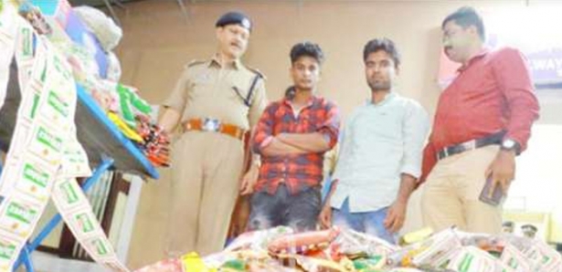 റെയിൽവേ സ്റ്റേഷനിൽ നിന്ന് പിടിച്ചെടുത്തത് 150 കിലോ കഞ്ചാവ്; പിടികൂടിയത് പൊലീസും റെയിൽവേ സേനയും ചേർന്ന്; ഷൊർണ്ണൂർ റെയിൽവേ സ്റ്റേഷനിൽ രണ്ട് അസം സ്വദേശികൾ പിടിയിൽ