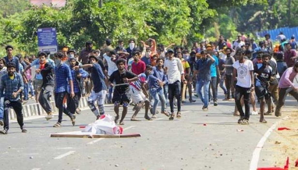 സംഘപരിവാറിനെതിരെ കൂട്ടായ്മ രൂപീകരിക്കാൻ യോഗം വിളിച്ചപ്പോൾ സിപിഎമ്മിന്റെ ഫാസിസ്റ്റ് സമീപനങ്ങൾക്കെതിരെയും പ്രതികരിക്കണമെന്ന് ഒരുവിഭാഗം; പുതിയ സംഘടനയിലെ പ്രവർത്തകർക്ക് സംഘപരിവാറിൽ നിന്ന് എല്ലാവിധ സംരക്ഷണവും നൽകാമെന്ന് ഉറപ്പ് നൽകി എസ്ഡിപിഐ; ഇവരെ ആരാണ് വിളിച്ചതെന്ന് ചോദിച്ച് സിപിഐ; കോഴിക്കോട്ടെ കൂട്ടായ്മ തുടക്കത്തിൽ തന്നെ അടിച്ചുപിരിഞ്ഞത് ഇങ്ങനെ