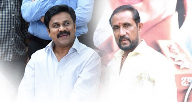 സിനിമയിൽ കാണുന്നതുപോലെ ഒരു കസേരയിൽ 'വില്ലൻ' ഇരിക്കുന്നു; ദിലീപ് കാലിന്മേൽ കാൽകയറ്റി കസേരയിലും; തുളസീദാസിനെ ദിലീപ് നിർത്തി സംസാരിപ്പിച്ചു; തന്റെ സിനിമയിൽ അഭിനയിക്കാതെ വട്ടം കറക്കുകയാണെന്ന് പിടികിട്ടിയപ്പോൾ മാക്ടയിൽ വിനയന് പരാതി നൽകി; വിനയനെ ഒതുക്കുന്നത് മുതൽ അമ്മയുടെ ട്വിന്റി 20 സക്സസാകും വരെ കള്ളക്കളികൾ തുടർന്നു; പല്ലിശേരിയുടെ പരമ്പര തുടരുന്നു