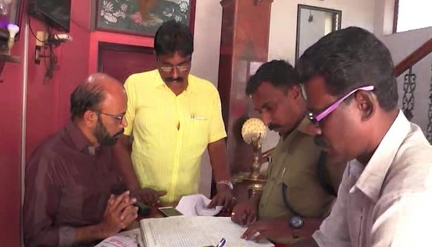 മുനമ്പം മനുഷ്യക്കടത്ത്: ഗുരുവായൂരിലെ ഡ്യൂട്ടിപെയ്ഡ് ഷോപ്പിൽ പൊലീസ് പരിശോധന നടത്തി; സംഭവം കിഴക്കേനടയിൽ ബസ് സ്റ്റാൻഡിന് സമീപം