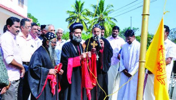 മഞ്ഞനിക്കരയിൽ ഇനി ആത്മീയ പ്രഭയുടെ നാളുകൾ; ഏലിയാസ് തൃതീയൻ പാത്രിയാർക്കീസ് ബാവായുടെ 87ാം ദുഃഖ്‌റോനോ പെരുന്നാളിന് കൊടിയേറി;  പെരുന്നാളിനെ ഭക്തി പൂർവ്വം വരവേറ്റ് വിശ്വാസ സമൂഹം