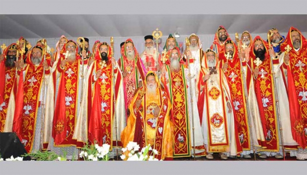 പുതുപ്പള്ളി പള്ളിയിൽ ഏഴ് മെത്രാപ്പൊലീത്തമാരെ ഒരുമിച്ച് അഭിഷക്തരാക്കിയിട്ട് പത്തു വർഷം; ദശാബ്ദി ആഘോഷിക്കുന്ന 19ന് വൈകിട്ട് ആറിന് മെത്രാന്മാർക്ക് പള്ളിയിൽ സ്വീകരണം; ആഘോഷിക്കുന്നത് ഓർത്തഡോക്സ് സഭയുടെ ചരിത്രത്തിൽ നാഴികകല്ലായി മാറിയ സ്ഥാനാരോഹണ ചടങ്ങ്