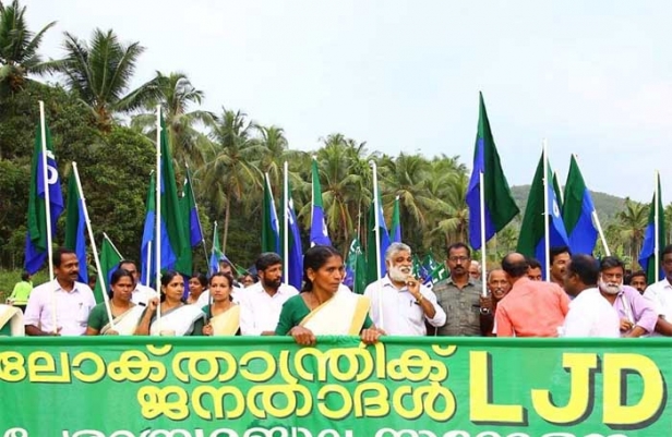 കോഴിക്കോടോ വടകരയോ കിട്ടുമെന്ന് കരുതി മുന്നണിയിൽ ചേർന്നു; ഇടത് സ്ഥാനാർത്ഥി നിർണയത്തിൽ പരിഗണന കിട്ടാത്തതിൽ മുറുമുറുപ്പുമായി ഘടകകക്ഷികൾ; പാർലമെന്റ് സീറ്റിനെചാല്ലി എൽജെഡിയിൽ പൊട്ടിത്തെറി; വടകരയിൽ സ്വന്തം സ്ഥാനാർത്ഥിയെ നിർത്തുമെന്ന് ജില്ലാ പ്രസിഡന്റ് മനയത്ത് ചന്ദ്രൻ