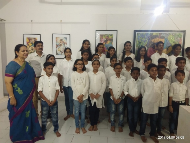 മാസങ്ങൾ നീണ്ട പരിശ്രമത്തിലൂടെ പിറവിയെടുത്തത് 77 ഓളം ചിത്രങ്ങൾ; ബുദ്ധനെയും, പോരടിക്കുന്ന കാളക്കൂറ്റന്മാരെയുമൊക്കെ വിരിയിച്ചത് 38 ഓളം കുട്ടി കലാകാരന്മാർ; കടലാസു തുണ്ടുക്കൾക്കിടയിൽ നിന്നും വർണചിത്രങ്ങൾ വിരിയിച്ച കൊളാഷ് എക്സിബിഷൻ ശ്രദ്ധനേടുമ്പോൾ