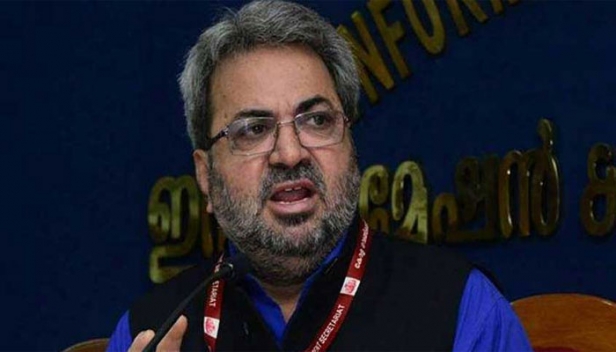 തെരഞ്ഞെടുപ്പ് പ്രവർത്തനങ്ങൾക്കിടെ സ്വന്തം ചിത്രം പ്രചരിപ്പിച്ച് ആത്മനിർവൃതി അടയുന്ന തെരഞ്ഞെടുപ്പ് ഓഫീസർ ടീക്കാറാം മീണ; പരസ്യ ബോർഡുകളിലും ബോധവത്ക്കരണ പോസ്റ്ററുകളിലും മാത്രമല്ല പോളിങ് ബൂത്തിന്റെ മുന്നിൽ പോലും തെരഞ്ഞെടുപ്പ് നടത്തിപ്പു ചുമതലയുള്ള ഉദ്യോഗസ്ഥന്റെ ഫോട്ടോ; സ്വയം പ്രമോഷൻ കൊണ്ട് ഇദ്ദേഹം ഉദ്ദേശിക്കുന്നതെന്താണ്?