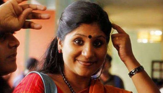 ദീപാ നിശാന്ത് കവിത മോഷ്ടിച്ചതുമായി ബന്ധപ്പെട്ട് കോളജ് തലത്തിൽ അന്വേഷണം നടത്താഞ്ഞത് പരാതി ലഭിക്കാത്തതിനാലെന്ന് പ്രിൻസിപ്പാൾ; മാനേജ്മെന്റിന് എകെപിസിടിഎ നൽകിയ പരാതിയുടെ അടിസ്ഥാനത്തിൽ സ്വീകരിച്ച നടപടികളെ കുറിച്ചും യുജിസിക്കു നൽകിയ റിപ്പോർട്ടിൽ വിശദീകരണം; പ്രിൻസിപ്പാൾ എൽ ഈശ്വരി നൽകിയ റിപ്പോർട്ട് സ്റ്റാഫ് കൗൺസിൽ അംഗങ്ങളുടെ അഭിപ്രായങ്ങൾ കൂടി ഉൾപ്പെടുത്തി