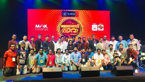 വിനോദ് കോവൂർ, സുരഭി ലക്ഷ്മിയും ചേർന്നൊരുക്കിയ സ്കിറ്റുകൾ വേദി കീഴടക്കി; മാപ്പിളപ്പാട്ടും നൃത്തനൃത്യങ്ങളും കൊഴുപ്പേകി; കോഴിക്കോട് ജില്ലക്കാരുടെ കൂട്ടായ്മ മാക് ഖത്തർ മൈലാഞ്ചി രാവ് അവിസ്മരമണീയമായി