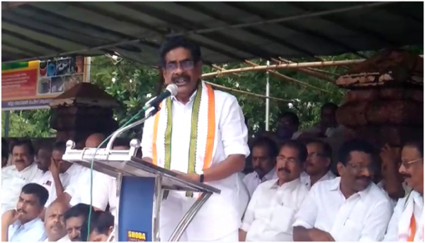 `സാജൻ പാറയിലിന്റെ ആത്മഹത്യ സർക്കാർ സ്പോൺസേർഡ് പരിപാടി`; ആന്തൂരിൽ കുറ്റക്കാരിയായ ചെയർപേഴ്സണെ പുറത്താക്കണമെന്ന് കെപിസിസി അധ്യക്ഷൻ; സിപിഎം കള്ളവോട്ടിന് പേറ്റന്റ് എടുത്ത പാർട്ടിയെന്നും പരാതി പറഞ്ഞിട്ട് അധികാരികൾക്ക് കുലുക്കമില്ലെന്നും മുല്ലപ്പള്ളി രാമചന്ദ്രൻ