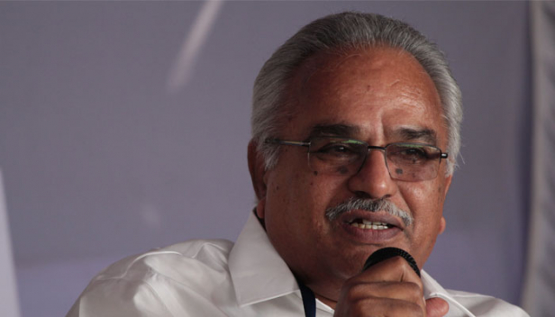 'മീശ' നോവൽ മാത്രമല്ല ആവിഷ്കാര സ്വാതന്ത്ര്യം; അംശവടി മതചിഹ്നമല്ല അധികാര ചിഹ്നമാണെന്നും വിമർശിക്കരുതെന്നുമുള്ള സമീപനം ശരിയല്ല; കാർട്ടൂൺ വിവാദത്തിൽ മന്ത്രി എ.കെ.ബാലൻ നിലപാട് മാറ്റണമെന്ന് കാനം രാജേന്ദ്രൻ