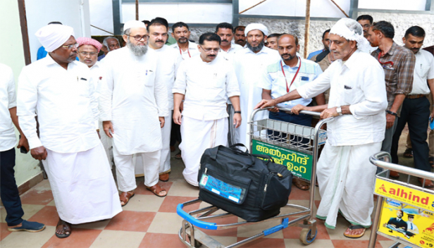 ചരിത്രത്തിൽ ആദ്യമായി കേരളത്തിൽ രണ്ട് എംബാർക്കേഷൻ പോയിന്റുകളുമായി ഹജ് യാത്ര; സർവ്വീസ് നടത്തുന്നത് 36 വിമാനങ്ങൾ; കേരളത്തിൽനിന്നും ഇത്തവണ ഹജിന് പോകുന്നത് 13472 പേർ