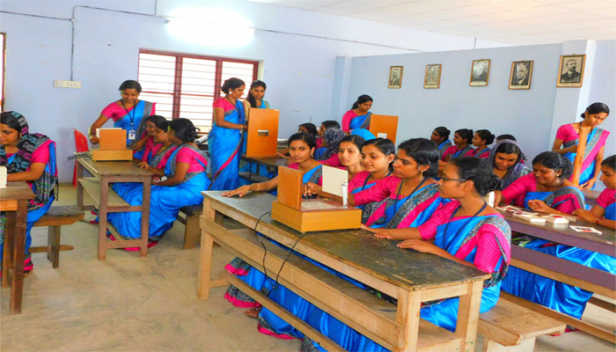 ഇനി ഡിഗ്രിയ്ക്കൊപ്പം ബിഎഡും; നാല് വർഷത്തെ ഇന്റഗ്രേറ്റഡ് കോഴ്സിന് രൂപമായി; ബി.എ-ബി.എഡ്, ബി.എസ്സി-ബി.എഡ്., ബി.കോം-ബി.എഡ് എന്നിങ്ങനെ മൂന്ന് കോഴ്സുകൾ അനുവദിക്കും
