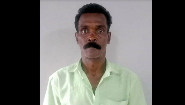 തമിഴ്നാട്ടിലെ മൊത്തവിൽപ്പനക്കാരിൽ നിന്നും വൻതോതിൽ കഞ്ചാവ് വാങ്ങി അട്ടപ്പാടിയിലെയും തെങ്കരയിലെയും രഹസ്യകേന്ദ്രങ്ങളിലെത്തിച്ച് സംഭരിക്കും; ചെറുകിട വിൽപ്പനക്കാർക്ക് ബൈക്കിൽ വിതരണം; വിൽപനയിലൂടെ പ്രതിക്ക് ലഭിക്കുന്നത് ലക്ഷങ്ങളുടെ ലാഭം; അറസ്റ്റിലായ ഇരുമ്പൻ അസീസ് നേരത്തെയും കഞ്ചാവ് കേസിൽ ശിക്ഷ അനുഭവിച്ചയാൾ