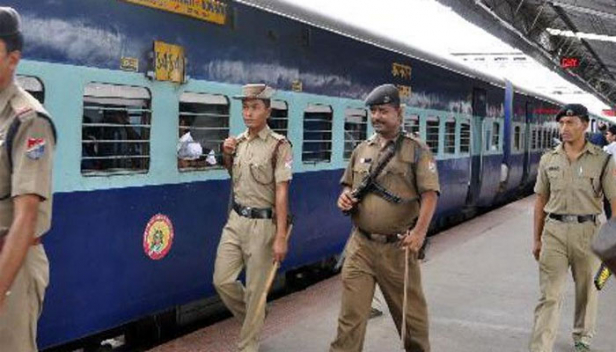 അനധികൃതമായി റെയിൽവേ സ്റ്റേഷൻ പരിസരത്ത് വാഹനങ്ങൾ പാർക്ക് ചെയ്യുന്നവരുടെ ശ്രദ്ധയ്ക്ക്; ആർ പി എഫ് പ്രത്യേക പരിശോധനയിൽ പിടിച്ചെടുത്തത് 170 ഓളം വാഹനങ്ങൾ; പിടിച്ചെടുത്തവയെല്ലാം ഇരുപത്തിനാല് മണിക്കൂറുകളിലധികമായി സ്റ്റേഷൻ പരിസരങ്ങളിൽ പാർക്ക് ചെയ്തിരുന്നവ; 15 വരെ പരിശോധന തുടരാൻ തീരുമാനം