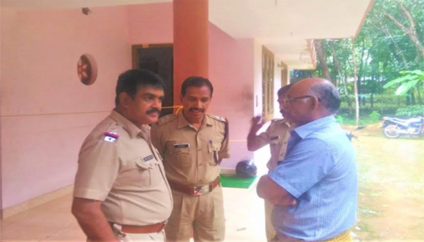 ദമ്പതികളെ തലയ്ക്കടിച്ച് വീഴ്ത്തി കെട്ടിയിട്ട് കവർച്ച നടത്തിയത് രണ്ടംഗ സംഘം; വ്യദ്ധ ദമ്പതികൾ താമസിക്കുന്നത് റബ്ബർതോട്ടത്തിന് നടുവിലുള്ള ഒറ്റപ്പെട്ട വീട്ടിൽ; ഇരുവരും അവശരായതിനാൽ കൃത്യമായ മൊഴിയെടുക്കൽ പൂർത്തിയായിട്ടില്ലന്ന് പൊലീസ്