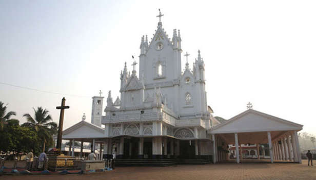 മണർകാട് പള്ളി ദർശനത്തിന് തുറന്നു; കന്യകമറിയം ഉണ്ണിയേശുവിനെ വഹിച്ചുനിൽക്കുന്ന തിരുസ്വരൂപം ദർശനത്തിന് തുറന്ന് കൊടുക്കുന്നത് വർഷത്തിൽ ഒരിക്കൽ മാത്രം; ചടങ്ങുകൾക്ക് നേതൃത്വം നൽകിയത് മോർ ബസേലിയോസ് തോമസ് പ്രഥമൻ ബാവ