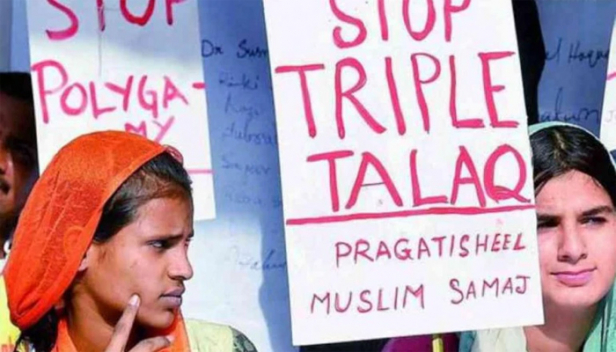 മലപ്പുറം താനൂർ സ്വദേശി ഭാര്യയെ മുത്തലാഖ് ചൊല്ലിയെന്ന് പരാതി; കേസെടുത്ത് ജുഡീഷ്യൽ ഫസ്റ്റ് ക്ലാസ് മജിസ്ട്രേറ്റ് കോടതി; തനിക്കെതിരെ നൽകിയ പരാതി വ്യാജമെന്നും ഭാര്യയും വക്കീലും ചേർന്ന് കെട്ടിച്ചമച്ചതാണെന്നും അബ്ദുൽസമദ്; അഭിഭാഷകനെതിരെ പരാതി നൽകി