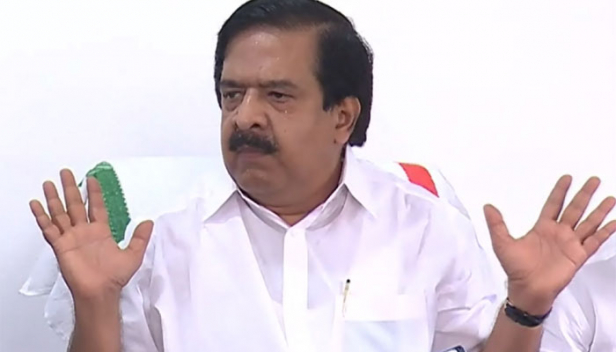 വൈദ്യുതി ബോർഡിൽ നടന്നത് കേരളം കണ്ട ഏറ്റവും വലിയ അഴിമതി; കിഫ്ബി വൈദ്യുത പദ്ധതി തട്ടിപ്പിന്റെ വിജിലൻസ് റിപ്പോർട്ട് പുറത്ത് വിടണമെന്നും പ്രതിപക്ഷ നേതാവ്; മുഖ്യമന്ത്രിക്ക് ലാവ്ലിൻ കേസിൽ വിചാരണ തുടങ്ങുന്നതിന്റെ വെപ്രാളമെന്നും രമേശ് ചെന്നിത്തല
