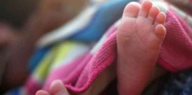 മൂന്ന് മാസം പ്രായമുള്ള കുഞ്ഞിനെ കഴുത്ത് ഞെരിച്ച് കൊന്ന് അമ്മ ആത്മഹത്യയ്ക്ക് ശ്രമിച്ചു; കുടുംബപ്രശ്നങ്ങളും മാനസിക വിഷയങ്ങളും അനീസയെ വില്ലത്തിയാക്കിയെന്ന് പ്രാഥമിക നിഗമനം; മലപ്പുറം തേഞ്ഞിപ്പാലത്ത് കോഹിനൂരിനെ കണ്ണീരിലാഴ്ത്തി പിഞ്ചു കുഞ്ഞിന്റെ കൊലപാതകം