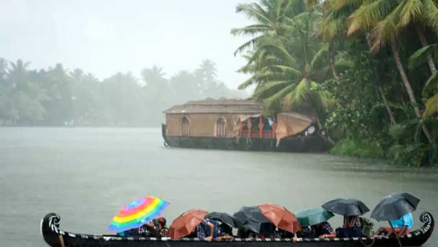 ബുധൻ, വ്യാഴം ദിവസങ്ങളിൽ ശക്തമായ മഴക്ക് സാധ്യതയെന്ന് കാലാവസ്ഥ നിരീക്ഷണകേന്ദ്രം; ആറ് ജില്ലകളിൽ യെല്ലോ അലർട്ട് പ്രഖ്യാപിച്ചു