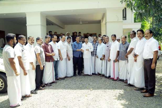 പ്രളയാനന്തര പുനരുധിവാസം; മലപ്പുറം ജില്ലാ കെ.എം.സി.സി ഫണ്ടു കൈമാറി