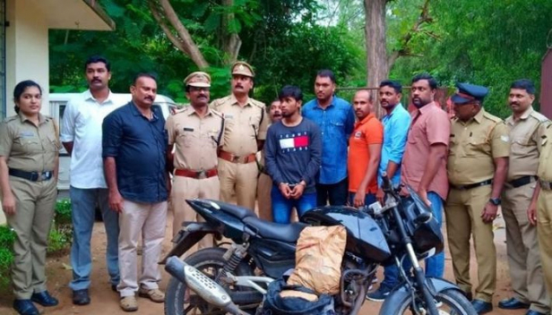 തിരുവനന്തപുരത്ത് 15 കിലോ കഞ്ചാവുമായി യുവാവ് പിടിയിൽ; വെള്ളറട സ്വദേശി പിടിയിലായത് വാഹനപരിശോധനയ്ക്കിടെ; പിടിയിലായ ജിനോ അമരവിള എക്സൈസ് റേഞ്ചുകളിൽ മൂന്നു കഞ്ചാവ് കേസുകളിലെ പ്രതി
