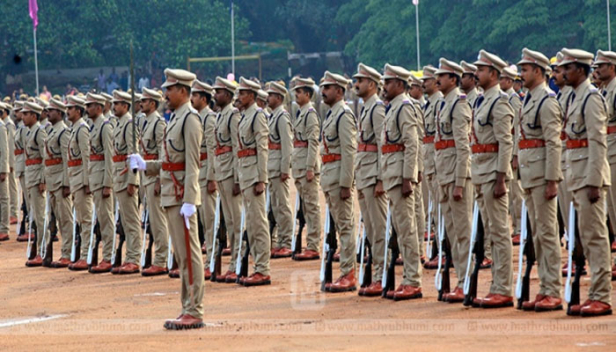 പൊലീസ് സ്മൃതിദിനാചരണം തിങ്കളാഴ്ച; പരിപാടി സഘടിപ്പിക്കുന്നത് രാജ്യസേവനത്തിനായി ജീവൻ ത്യജിച്ച പൊലീസുകാരെ ആദരിക്കാൻ; പരേഡ് തിങ്കളാഴ്ച പൊലീസ് ആസ്ഥാനത്ത്